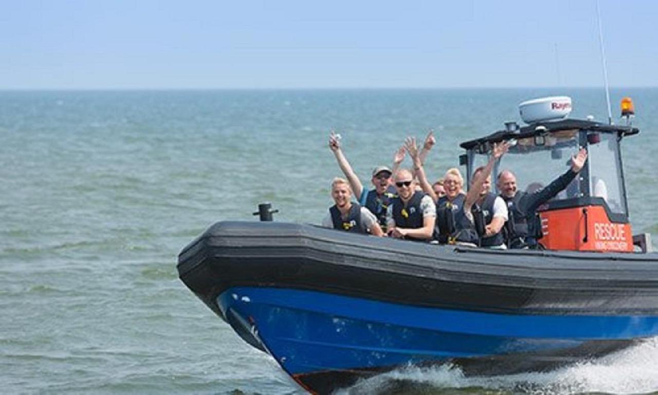 Chalet Op Camping Lauwersoog Met 3 Slaapkamers En Vaatwasser - Joycasa Exterior foto