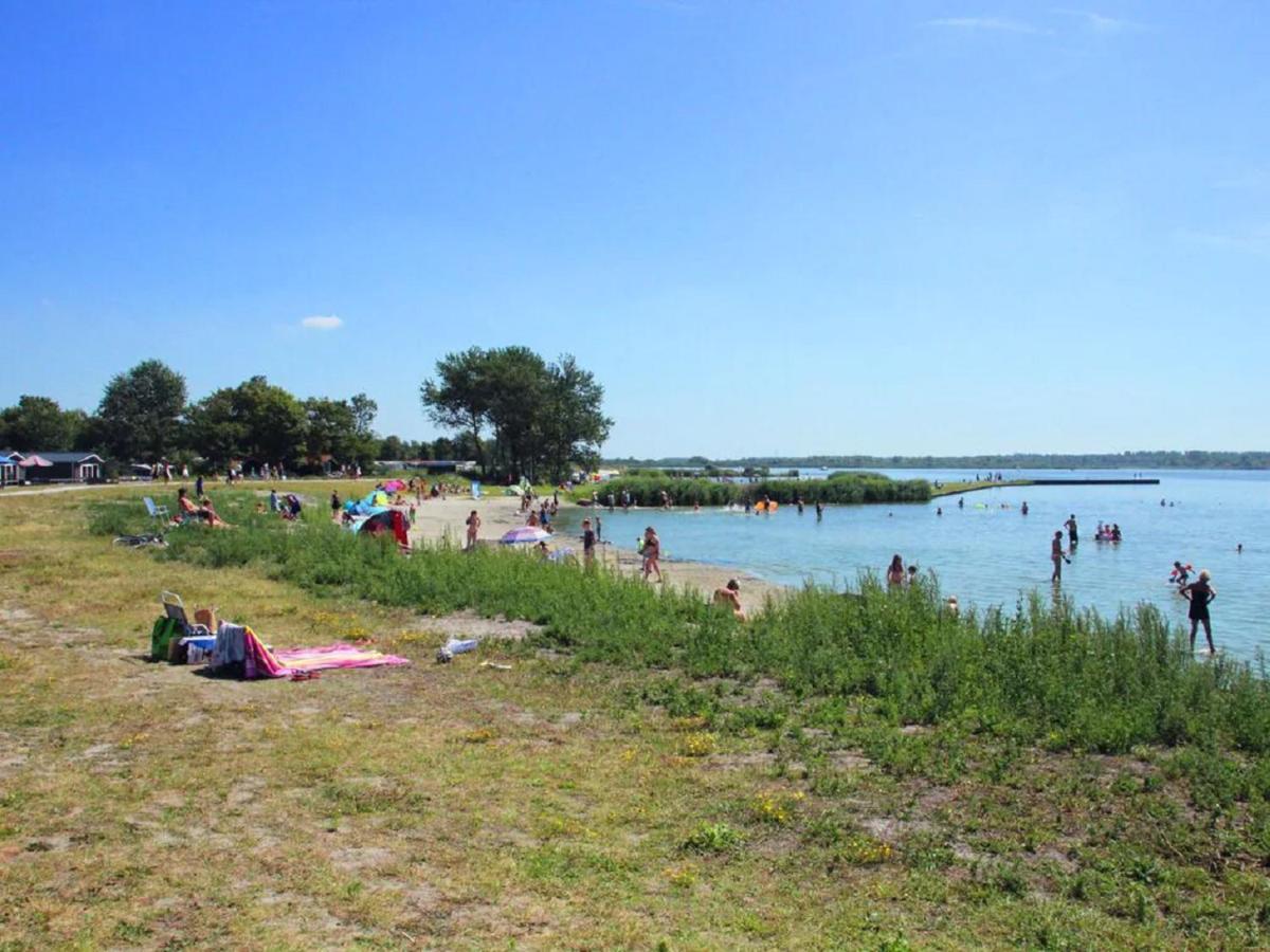 Chalet Op Camping Lauwersoog Met 3 Slaapkamers En Vaatwasser - Joycasa Exterior foto